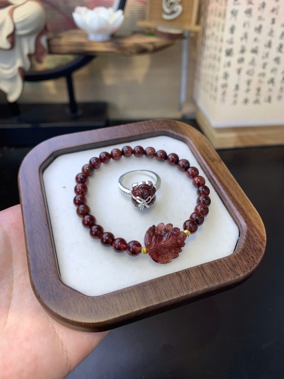 Vòng và nhẫn thạch anh tóc đỏ